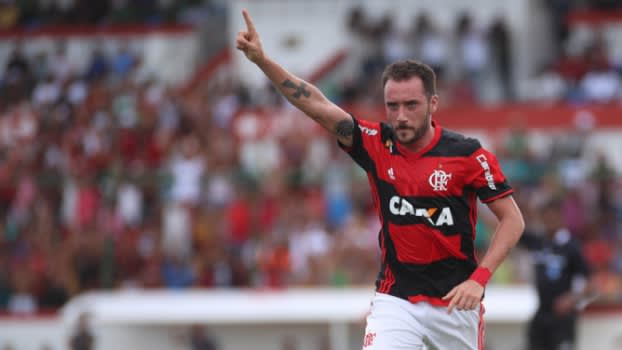 Saída? Nem sequer relacionado, Mancuello perde espaço no Flamengo