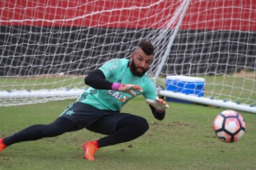 Muralha minimiza vantagem do Fla e pede atenção contra o Botafogo