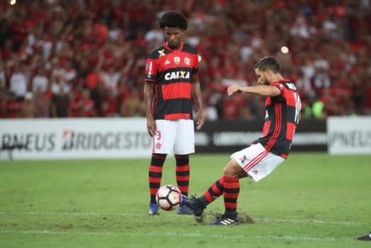 Contra a maré: Fla inverte tendência nacional ao fazer dois gols de falta em sequência