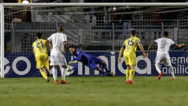 Após pegar o primeiro pênalti no Fla, Diego Alves explica tática e defende Muralha