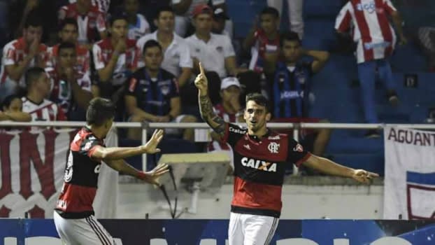 César brilha, Vizeu decide e Flamengo vai à final da Sul-Americana