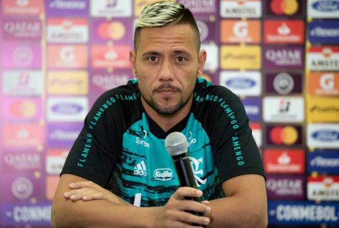 Diego Alves deve voltar a treinar com elenco do Flamengo na próxima semana