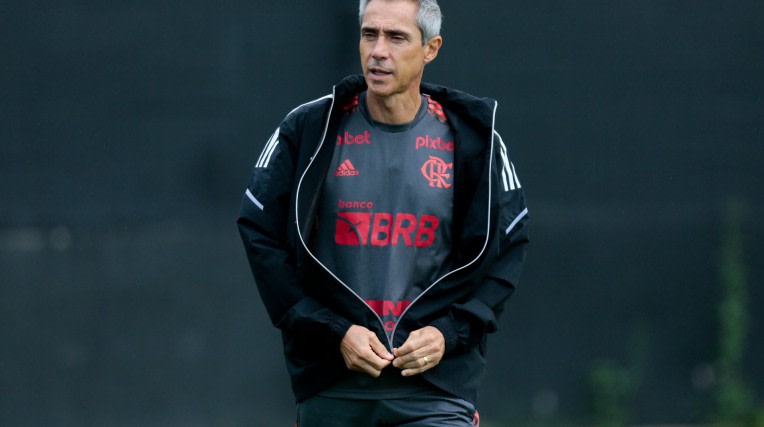 Paulo Sousa garante que Hugo Sousa é titular no gol do Flamengo mesmo com a chegada de Santos