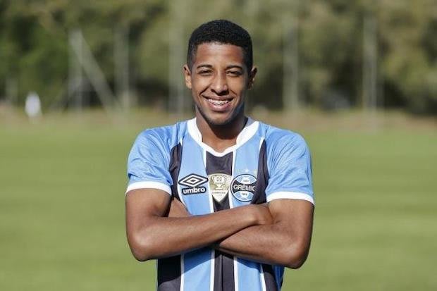 Ponte Preta entra em acordo com Grêmio por jovem lateral