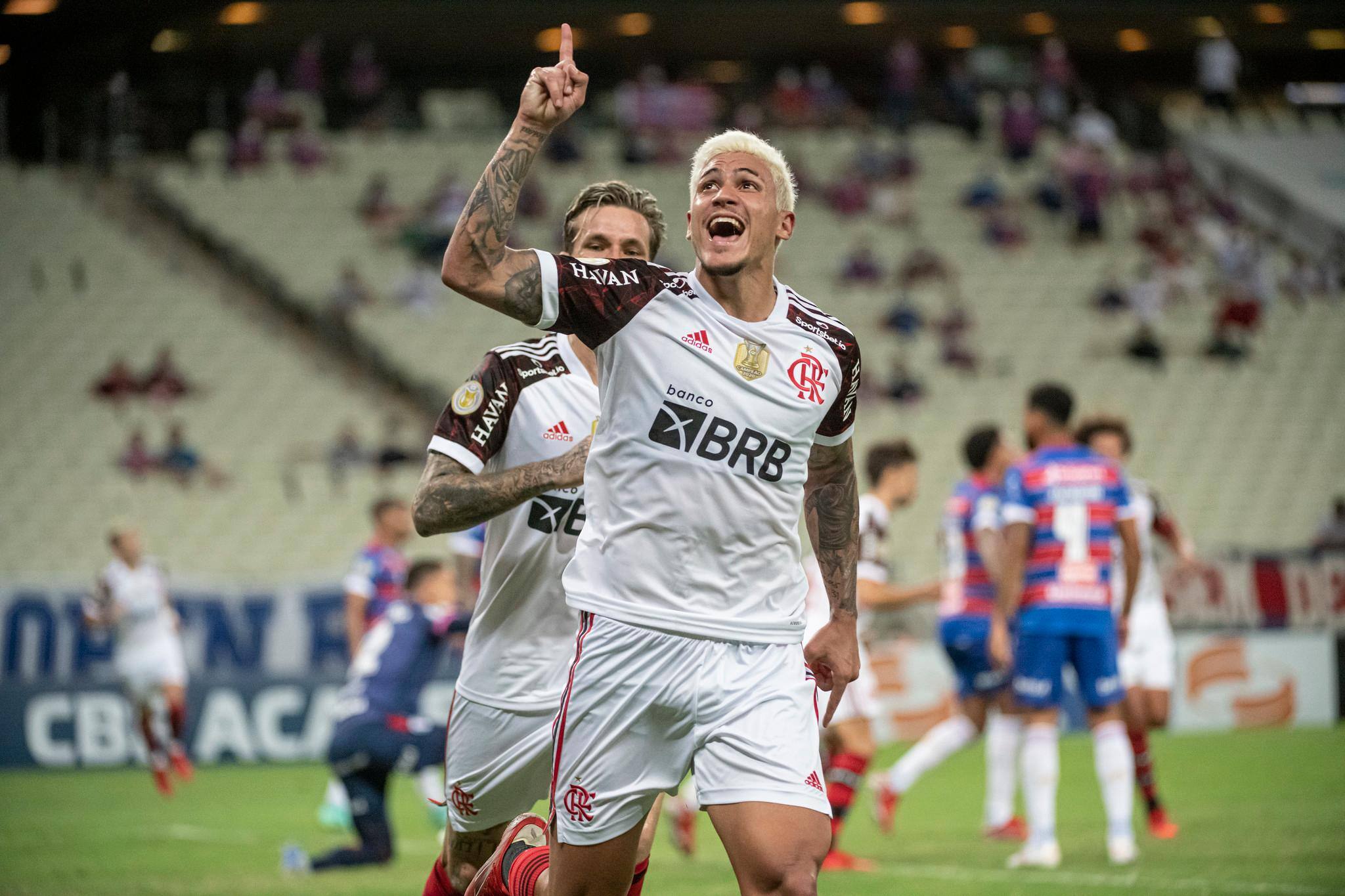 Pedro chega aos 40 gols pelo Flamengo e fica perto do top 10 do século; confira