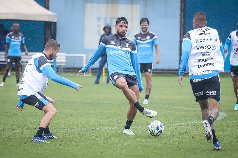 Com Pepê, Grêmio treina para enfrentar o Goiás