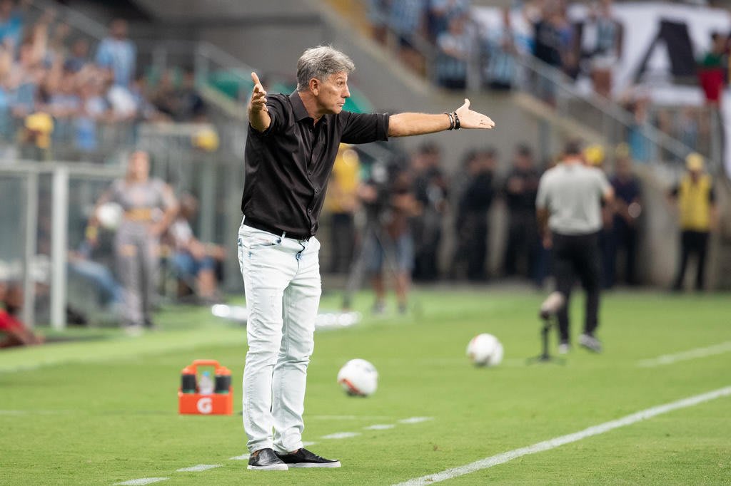 Renato cita grama sintética e indica que Grêmio pode preservar titulares contra o São José