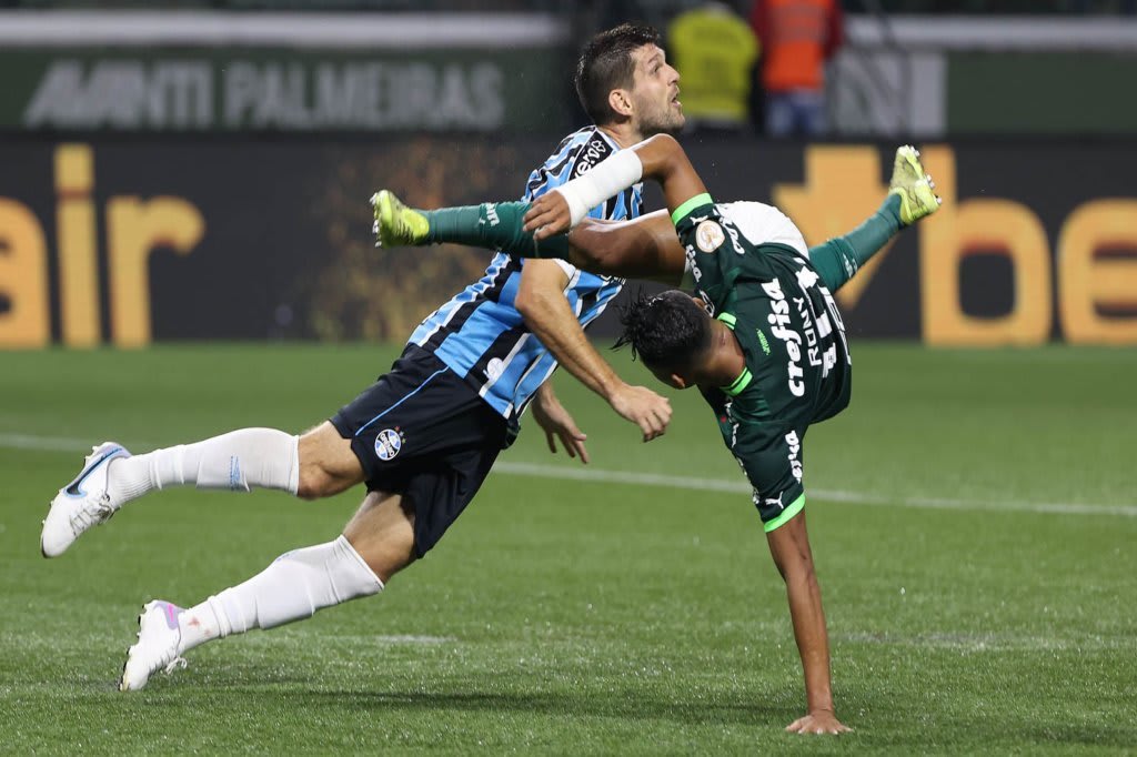 Promessa da base garante vitória do Grêmio em jogo-treino