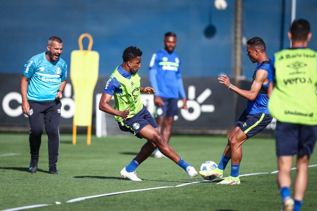 Com retorno de Suárez aos gramados, Grêmio treina de olho em partida diante  do Atlético-MG pelo Brasileiro