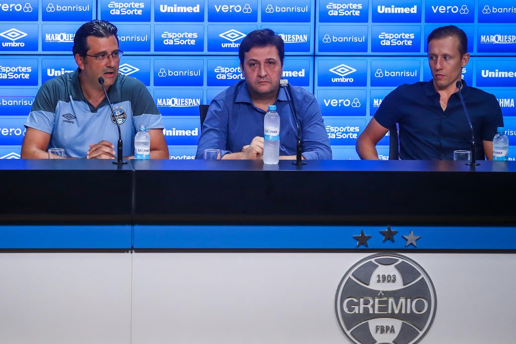 Médico do Grêmio diz que áudio relacionando vacina e problema cardíaco de Lucas Leiva não é dele e conteúdo é falso