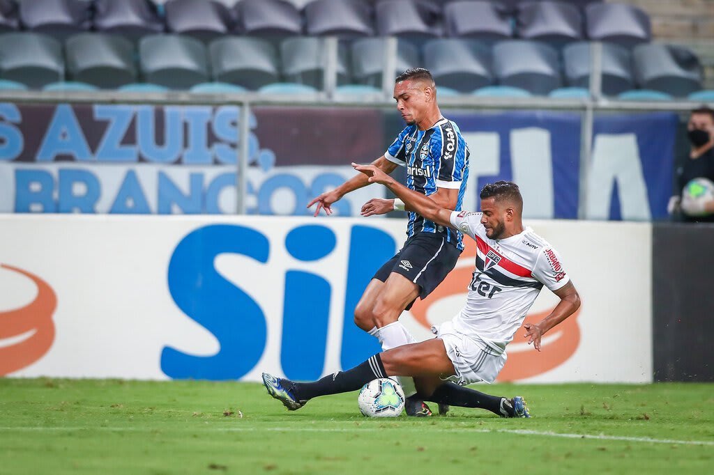 Grêmio abre tratativas e estuda oferecer dois anos de contrato a Reinaldo