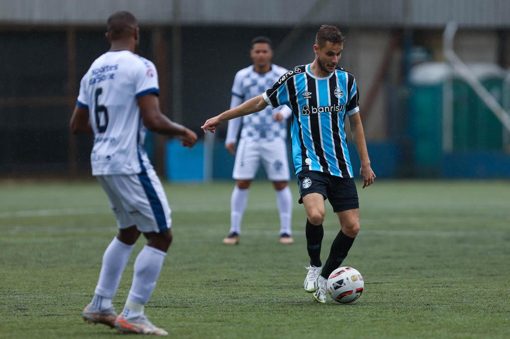 Caxias anuncia atacante do Grêmio que tem multa milionária