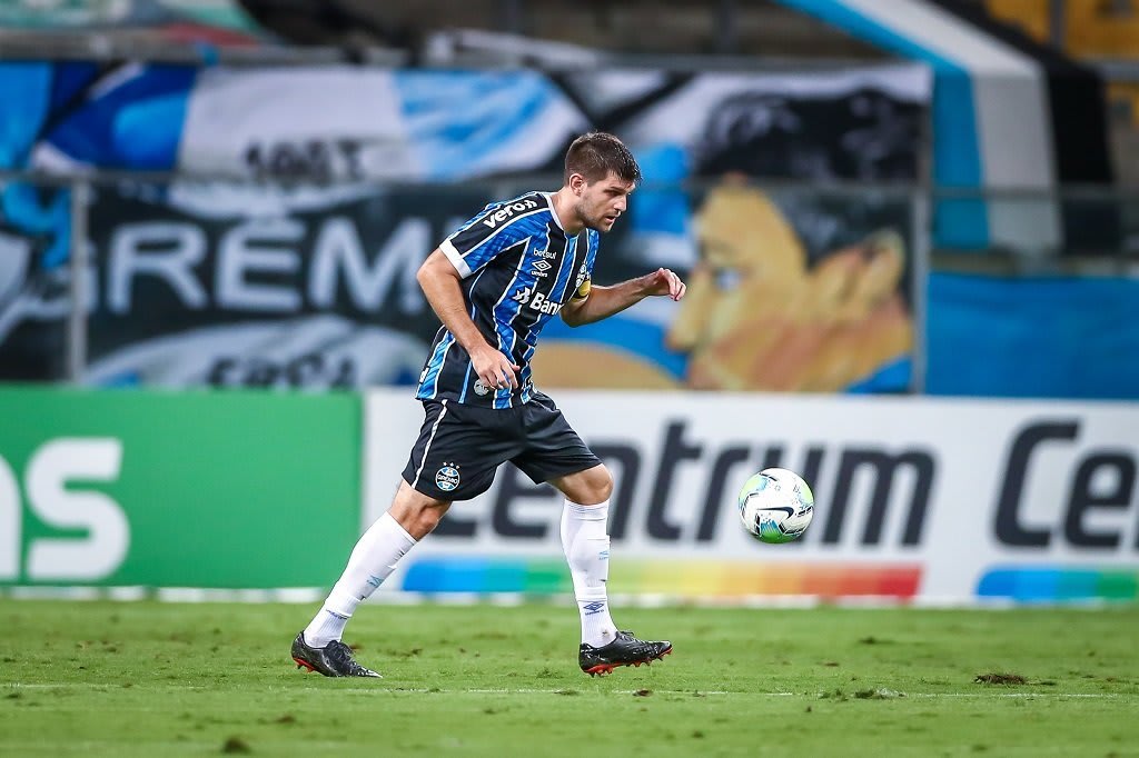 Diretor do Grêmio dá novo parecer sobre renovação de Kannemann