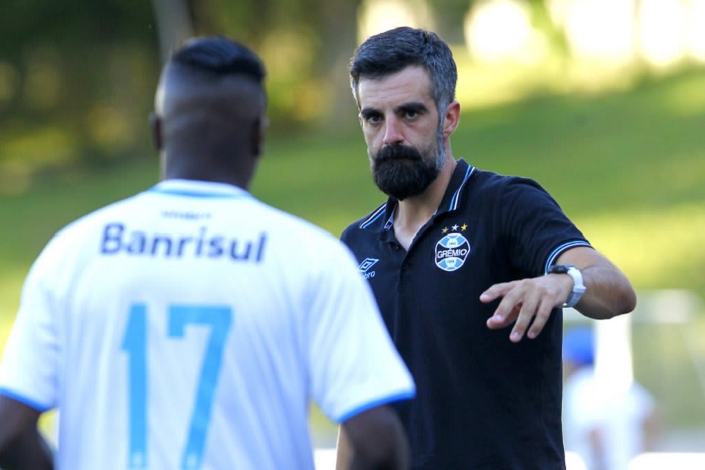 Grêmio demite técnico do grupo de transição