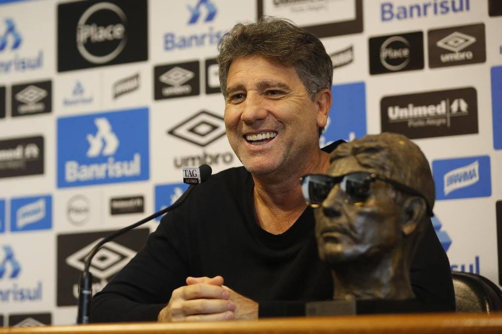 Além de estátua, Renato pode ganhar estrela na bandeira do Grêmio