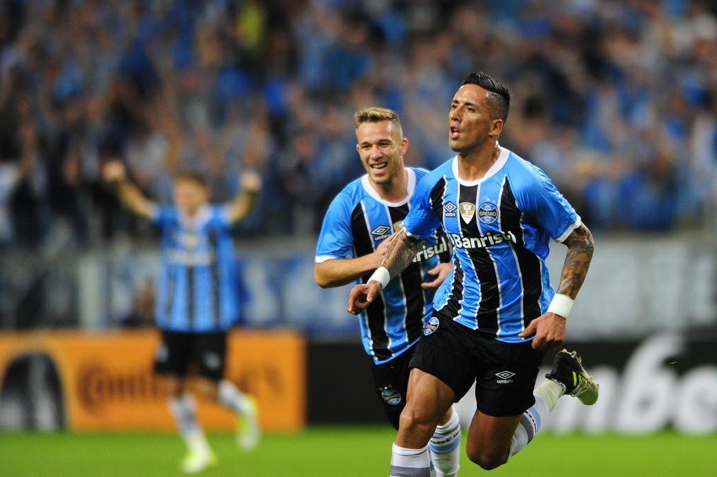 Lucas Barrios projeta volta ao Grêmio contra o Cruzeiro: Já estou bem