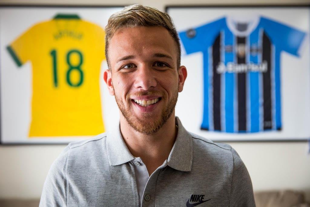 Os dois itens que precisam ser acertados para Arthur renovar com o Grêmio