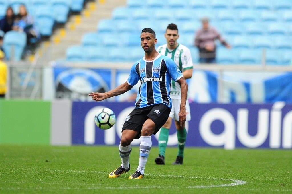 Grêmio perde, mas reabilita dois titulares contra o Palmeiras