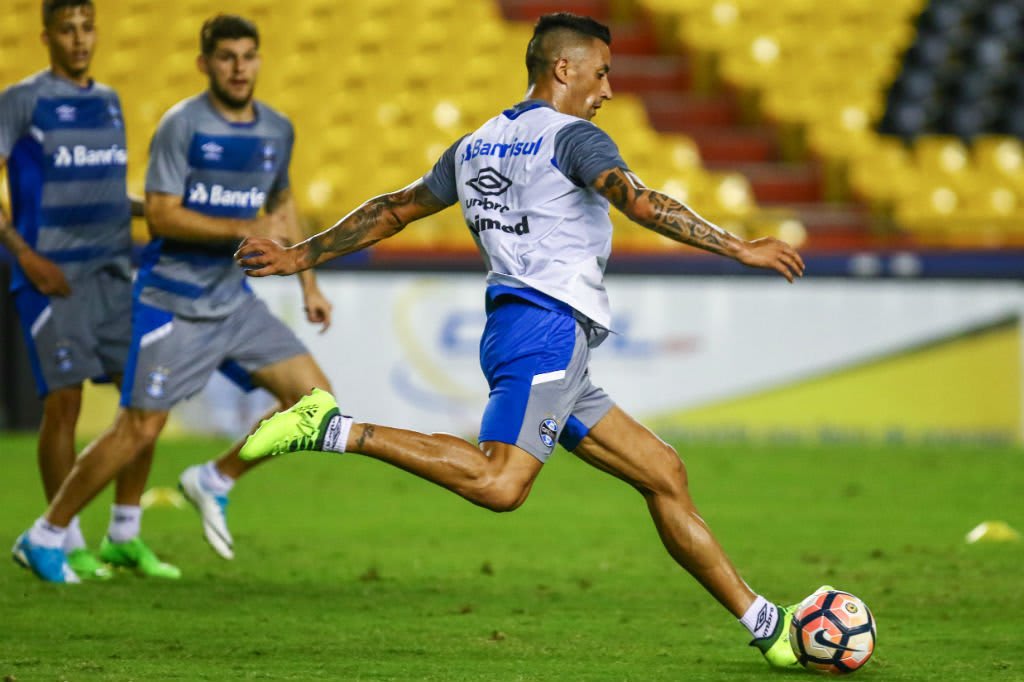 A busca pelo 9 do Grêmio tem de seguir a mesma lógica da que trouxe Barrios