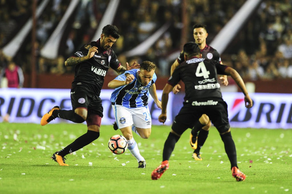 Arthur comemora título da Libertadores: Ser campeão da América é emocionante