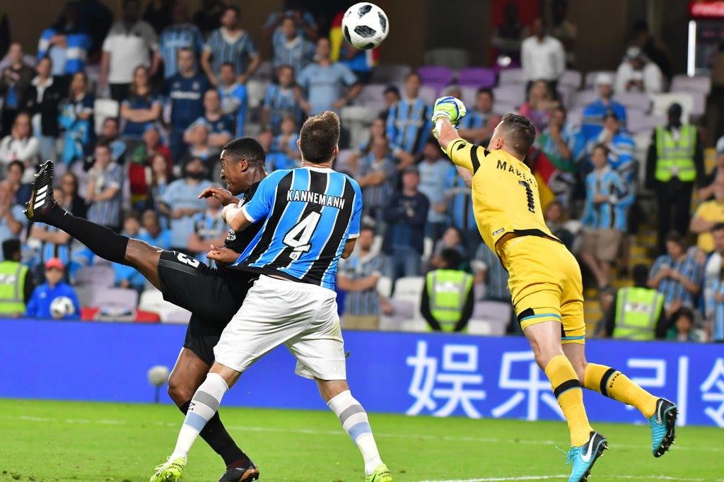 Antes de Everton, foi a linha defensiva do Grêmio que garantiu a vaga na final