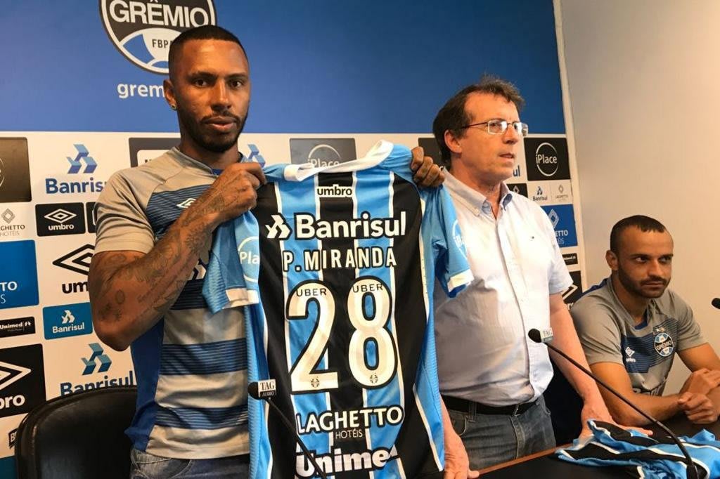 Por burocracia, dupla de zaga titular do Grêmio é dúvida para estreia no Gauchão