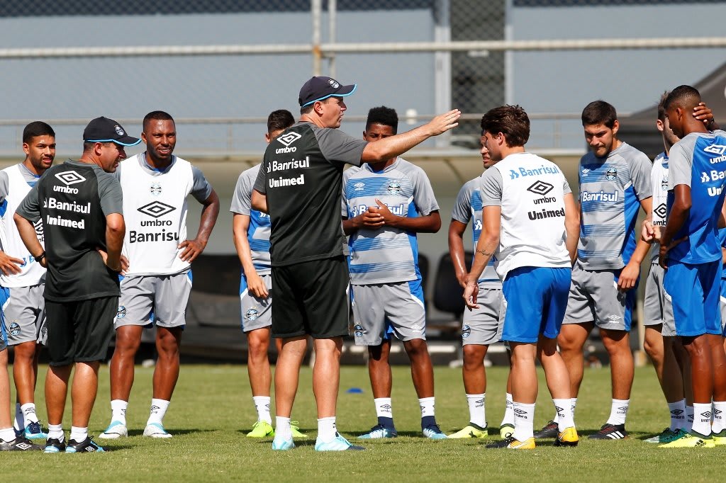 Saravia e Thonny Anderson se destacam pelo porte físico no primeiro treino no Grêmio