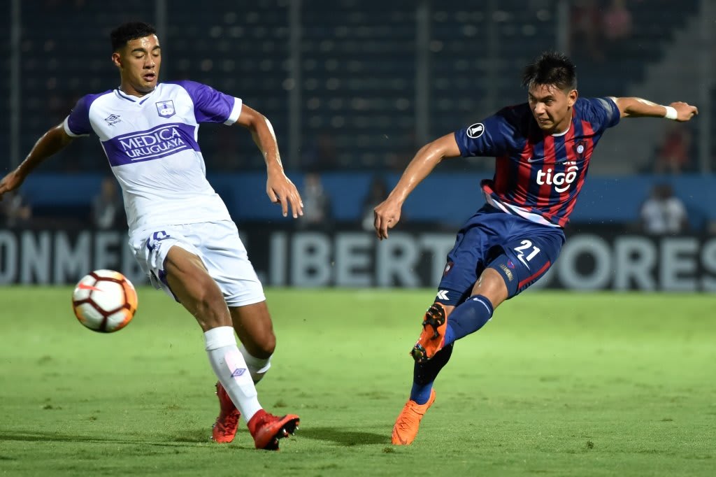 Defensor e Cerro Porteño lutam pela vice-liderança do grupo do Grêmio em Montevidéu