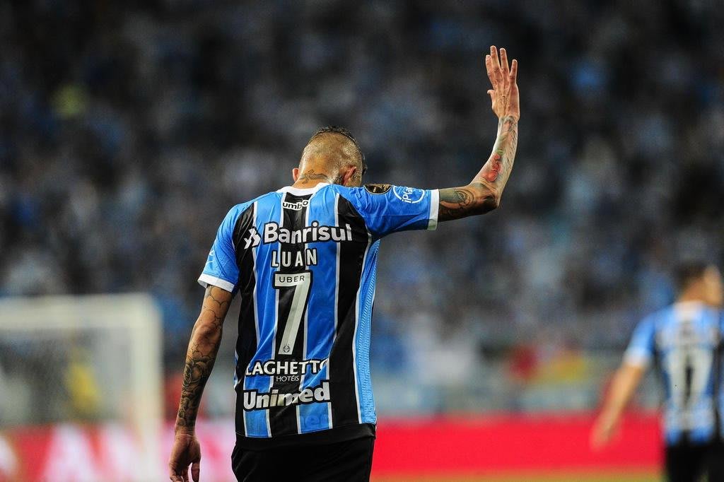 VAI SER ASSIM? Jornalista expõe futuro de Luan no Grêmio