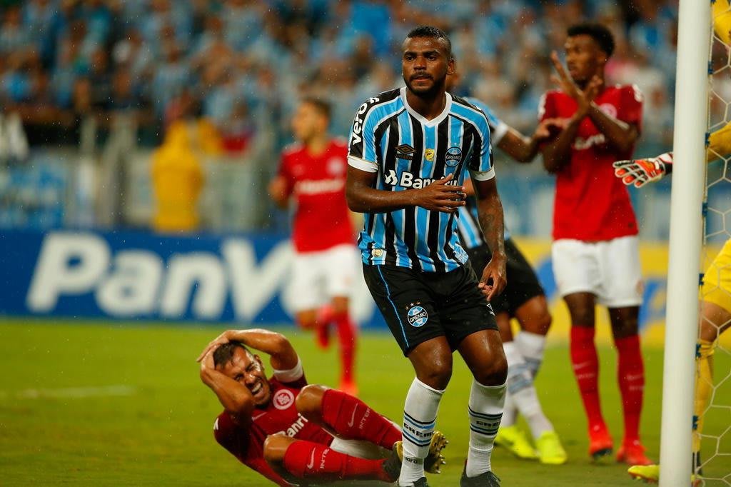 Mais um tempo fora: veja qual o prazo do Grêmio para a volta de Leonardo Gomes