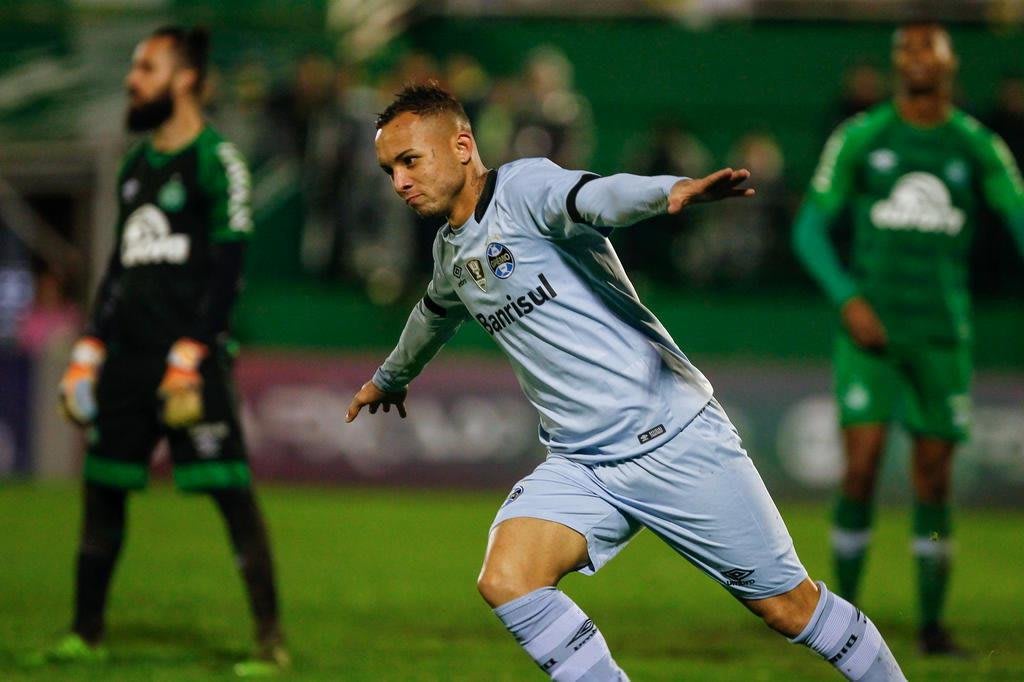 Contra a Chapecoense, Everton reencontra único algoz contra o qual marcou um hat-trick