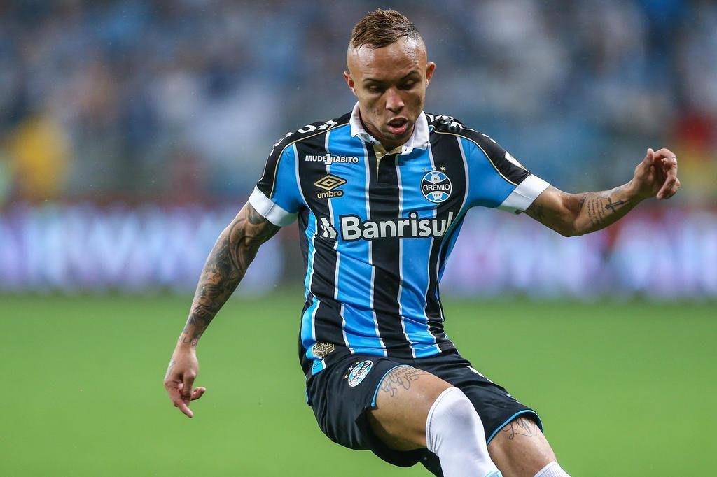 Jornal inglês coloca Everton, do Grêmio, como 92º melhor jogador