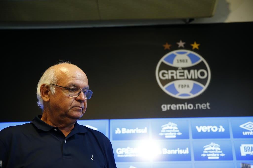 De olho em reforços, Grêmio descarta investida em meio-campista: Temos muito respeito