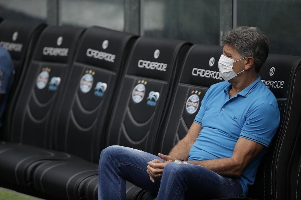 Protetor facial e teste para Covid-19: veja as etapas para Renato no retorno aos treinos do Grêmio