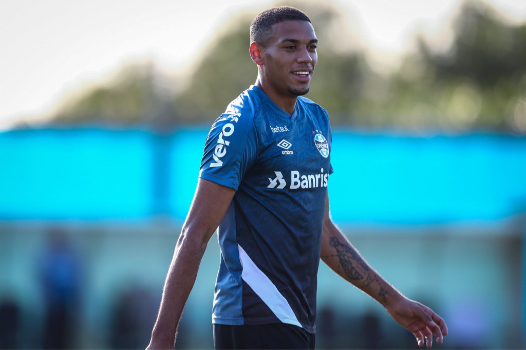 Renovação travada e contrato no fim: por quê Ruan foi negociado pelo Grêmio