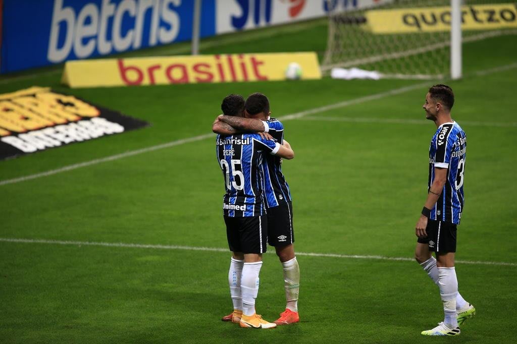 [COMENTE] Como você avalia o desempenho do Grêmio na vitória diante do Botafogo?