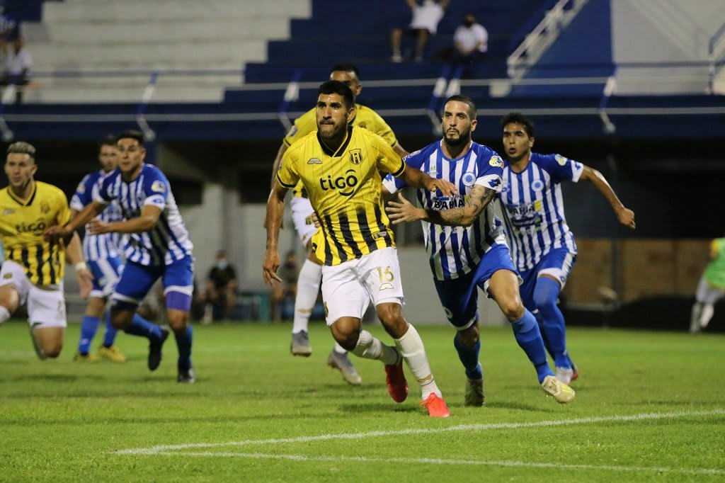 Jornais paraguaios ignoram Libertadores e destacam manifestações em Assunção