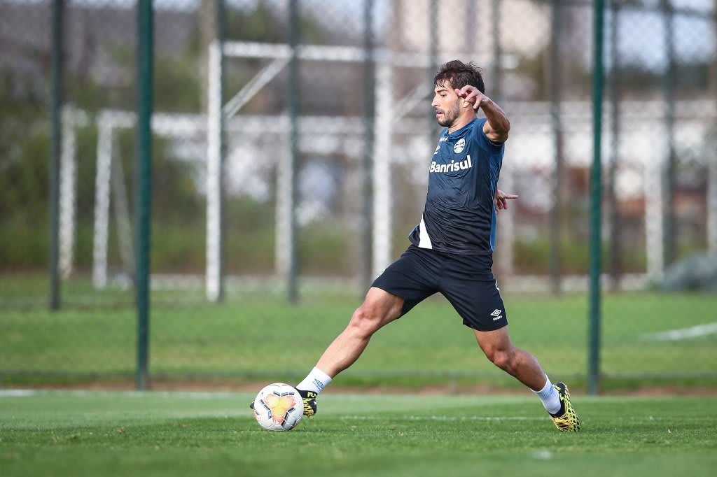 Com dúvidas nas laterais e no meio, Grêmio inicia preparação para jogo contra o Guaraní-PAR