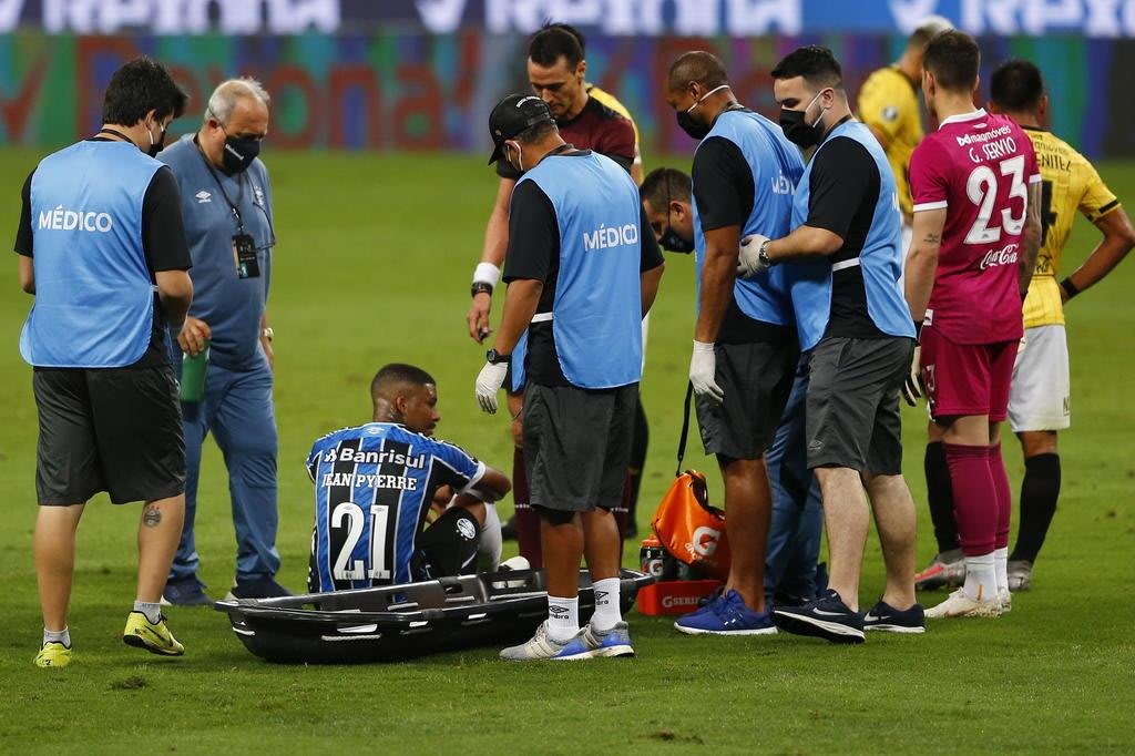 Jean Pyerre sente problema físico e vira preocupação para o Grêmio