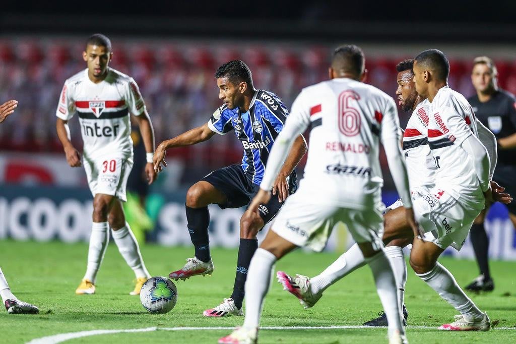 Quem sumiu e quem surgiu: as diferenças nas escalações de Grêmio e São Paulo