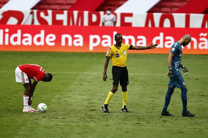 Grêmio venceu apenas um dos sete jogos em que cometeu pênalti na temporada