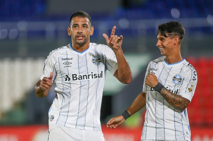 Diego Souza fica na bronca com gol anulado em derrota, mas ressalta: Saímos vivos