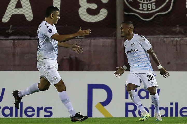 Autor de gol pela Sul-Americana, Léo Pereira fala sobre adaptação ao Grêmio: Feliz