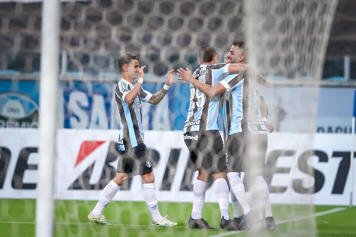 [COMENTE] Como você avalia o desempenho do Grêmio na vitória contra o Aragua?