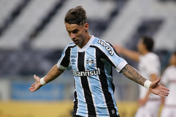 Ferreira comemora boa fase e exalta coletivo do Grêmio após triunfo: Segredo é o trabalho