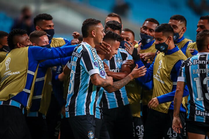 [COMENTE] Como você avalia o desempenho do Grêmio na vitória diante do Lanús?