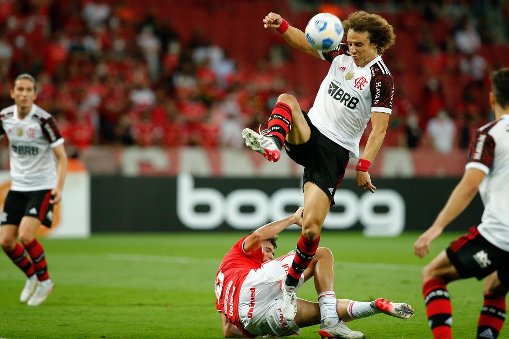 Notas da partida: David Luiz salva o time, e Andreas faz belo gol