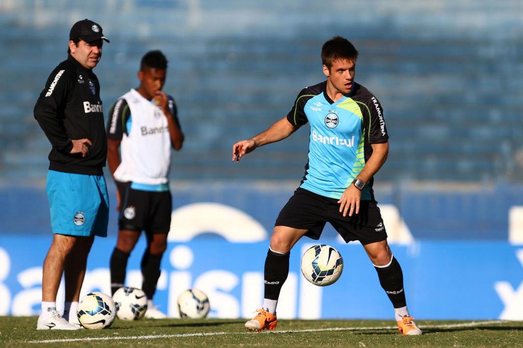 Volante Ramiro pode deixar o Grêmio para atuar no futebol inglês