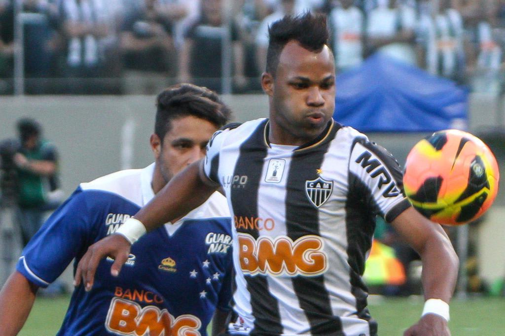 Velocista e driblador: como joga Fernandinho, provável reforço do Grêmio