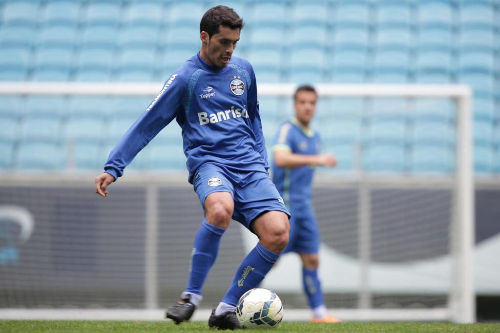 Sem Fernandinho, Grêmio treina na Arena com Alán Ruiz e Riveros como titulares